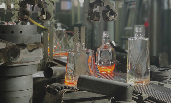 Apakah botol kaca 700ml lebih mahal dari botol 750ml?
