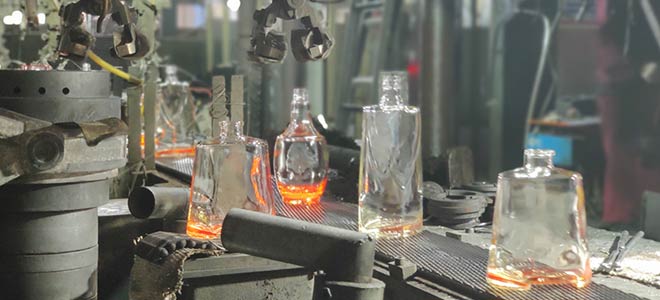 Apakah botol kaca 700ml lebih mahal dari botol 750ml?