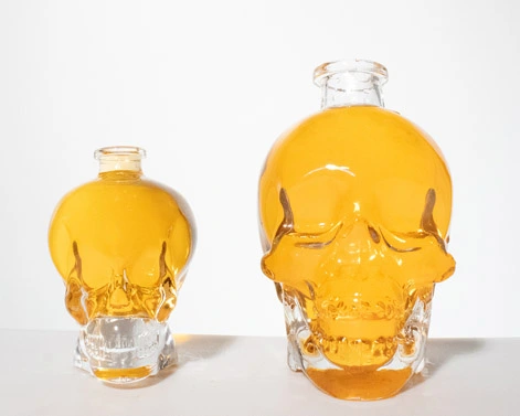 Diskon besar botol kaca berbentuk tengkorak Vodka desain unik